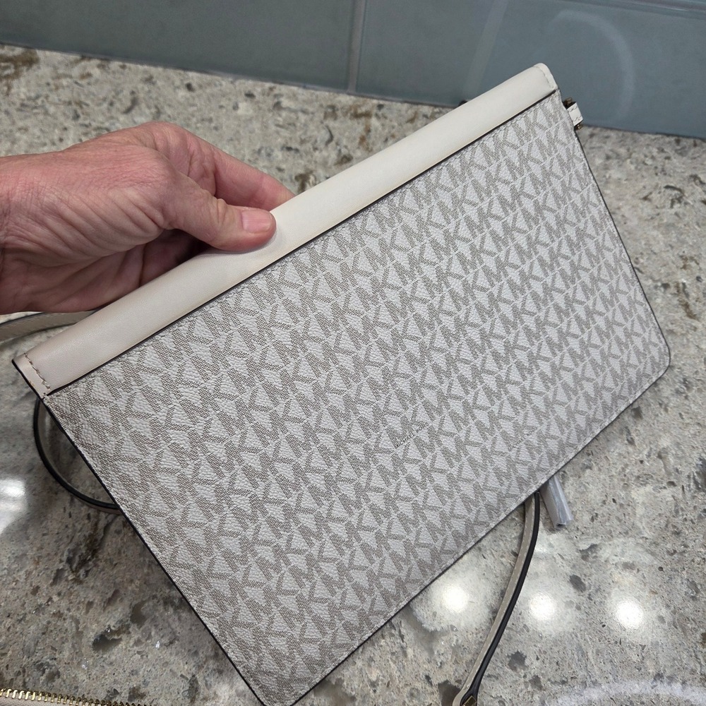 NWT Michael Kors 3-in-1 Crossbody Clutch Set Vanilla Monogram Gold Hardware - Picture 12 of 13